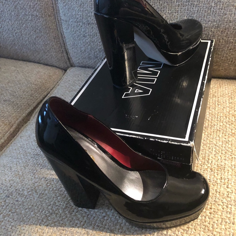Mia black  patented leather 5” heels